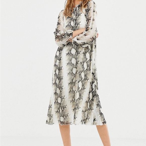 ASOS DESIGN pleated trapeze midi dress in snake print with tie neck - Picture 8 of 8